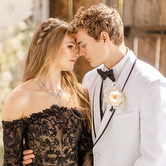 Romantic portrait of Payton and Worth on the big day