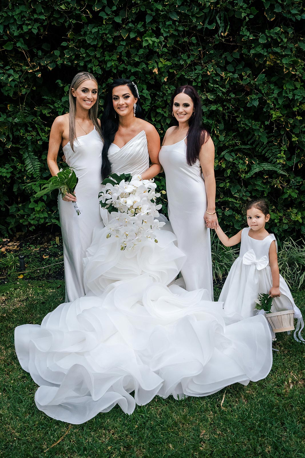 Chelsea posing with her bridesmaids